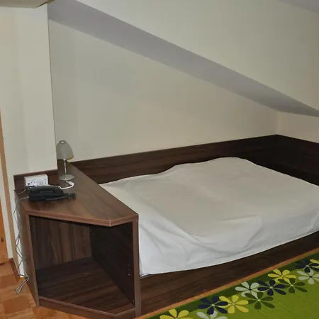 Kmecki Hram Hiša za goste Ljubljana