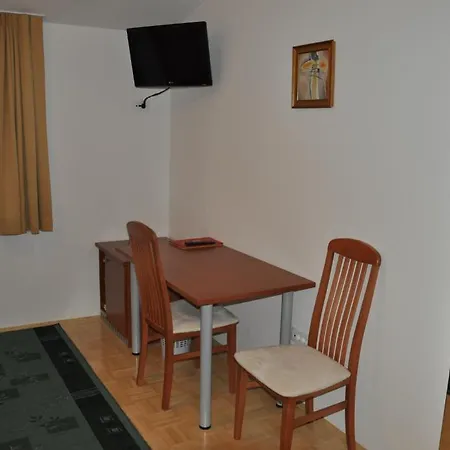 Kmecki Hram Hiša za goste 3*