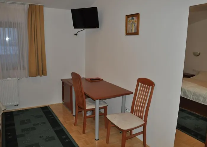 Kmecki Hram Гостевой дом 3*